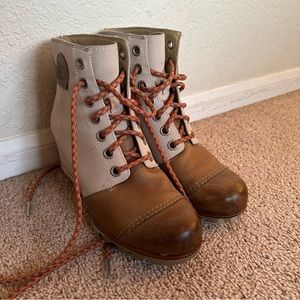 Sorel Wedge Boots!